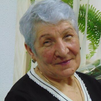 Участницы лиги армянских женщин "Майрик" Халатян Мариам