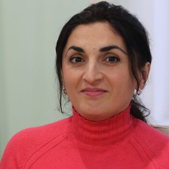 Участницы лиги армянских женщин "Майрик" Авакян Марине