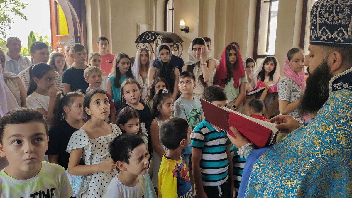 Чин благословения учащихся в храме Сурб Акоб