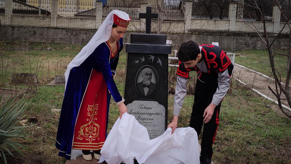 Открытие памятного камня поэту Геворку Додохяну