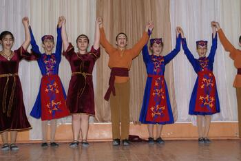 Праздник Дня материнства и красоты в Армянской школе