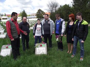 Возложили цветы воинам ВОВ на староармянском кладбище DSCF5620