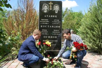Экскурсия и возложение цветов на Староармянском кладбище 7 мая