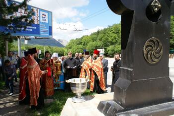 Освящение поклонного креста в селах Лозовое и Перевальное DSC04904