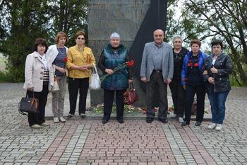Армяне Крыма возложили цветы к памятнику воинам 89-й таманской дивизии