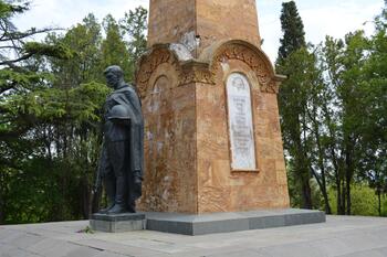 Армяне Крыма возложили цветы к памятнику воинам 89-й таманской дивизии DSC_0033