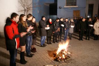 Молодые пары отметили в Симферополе священный праздник Терендез