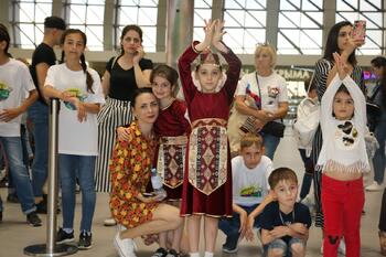 Репетиция танца Кочари в аэропорту имени И.Айвазовского 2 IMG_8249