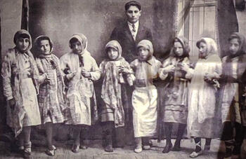 Фото № 2 танцевального коллектива с.Айгашен  1940г.