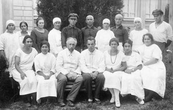 Фото.С.С. Налбандов и сотрудники отделения курорта г.Саки 1926 г.