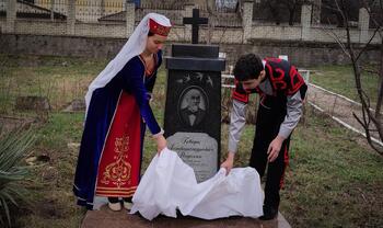 Открытие памятного камня поэту Геворку Додохяну