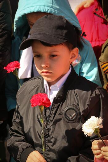 Воспитанники Армянской школы возложили цветы  ветеранам ВОВ IMG_1673
