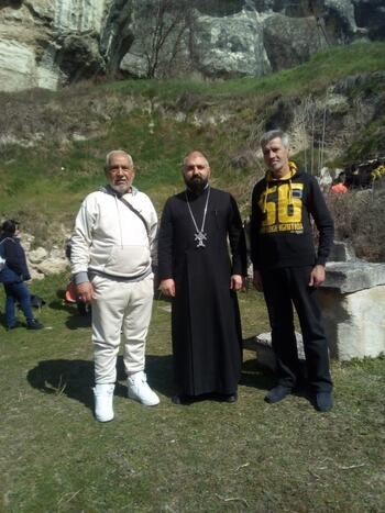 Молебен и экскурсия по культурному наследию бахчисарайских армян g_u_Bosarhw