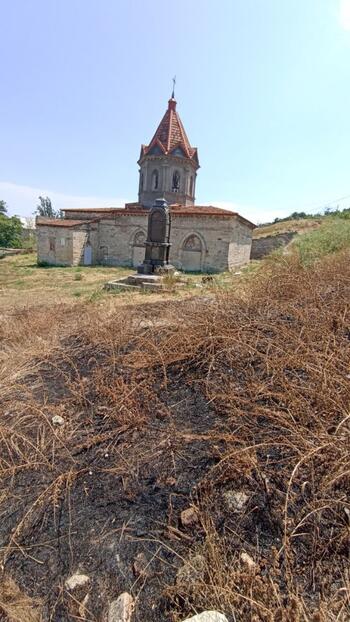 Произошел пожар у храма Святого Георгия в Феодосии photo_2023-07-21_13-34-52