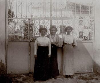 Альянаки-Сеферовы 1913 г. Кишинев. Паранцем и Изабелла Давыдовы с подругой