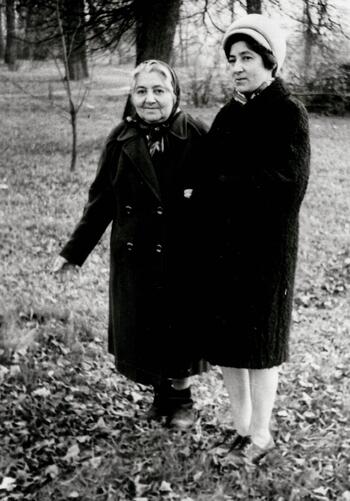 Альянаки-Сеферовы 1975 г. Седлецкая (Альянаки) Луиза Яковлевна с дочерью Верой