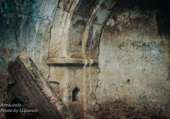 с.Тополевка. Руины храма Сурб Саркис. Фото И.Липунова