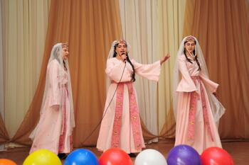 День материнства и красоты отметили в Армянской школе концертом SAN_4447