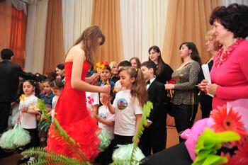 День материнства и красоты отметили в Армянской школе концертом SAN_4493