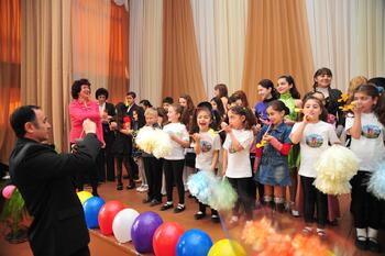 День материнства и красоты отметили в Армянской школе концертом SAN_4503