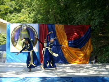 Праздник Вардавар 2010 армяне Крыма  отметили  в монастыре Сурб Хач IMGP1050