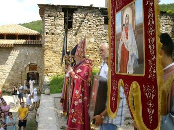 Праздник Вардавар 2010 армяне Крыма  отметили  в монастыре Сурб Хач IMGP1120