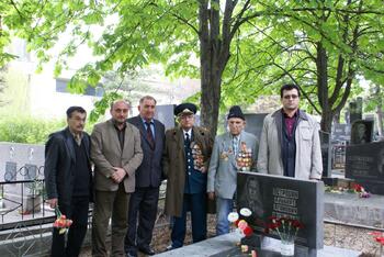 Церемония возложение цветов воинам ВОВ на староармянском кладбище DSC01643
