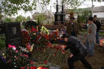 Церемония возложение цветов воинам ВОВ на староармянском кладбище DSC01659