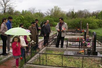 Церемония возложение цветов воинам ВОВ на староармянском кладбище DSC01678