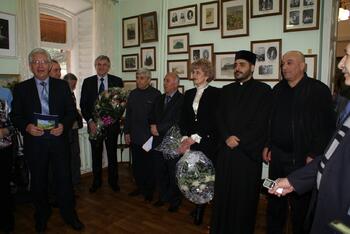 Выставка крымских армянских художников состоялась в Алуште DSC00396